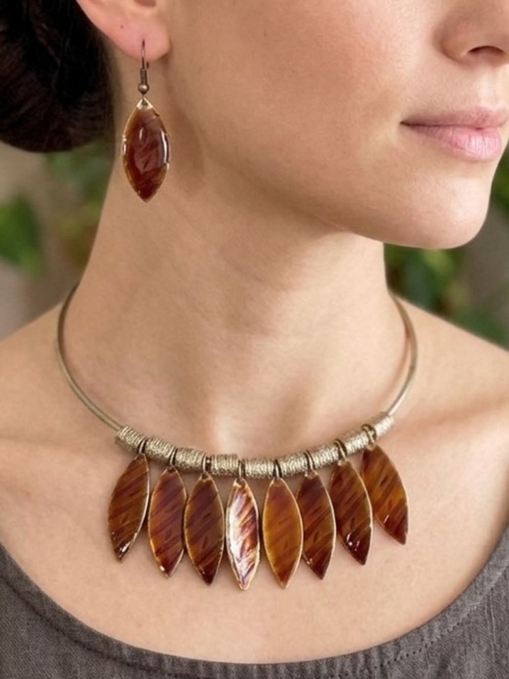 Vintage 90s Y2K Gold Tone and Tortoiseshell Leaf Collar Necklace and Earrings
